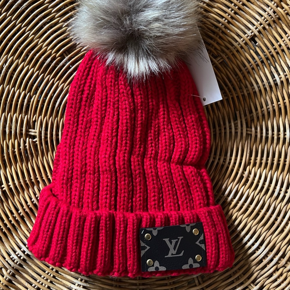 Beanie with pompom.